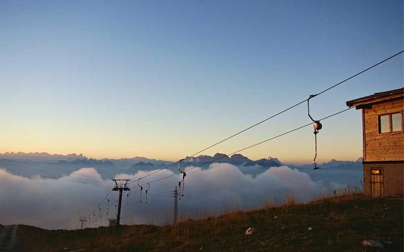 Minimalist Ev Dekorasyonu: Simplifying Your Home Space with Timeless Elegance