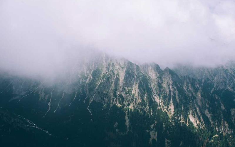 Off-Grid Power: DIY Solar Generator Guide for Remote Workers & Nomads